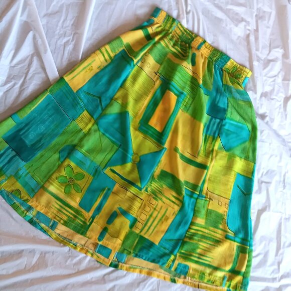 YELLOW COTTON EYELET TOP, L. & BLUE ARTSY PRINT YELLOW BUTTON-DOWN SKIRT, M. - Picture 4 of 4